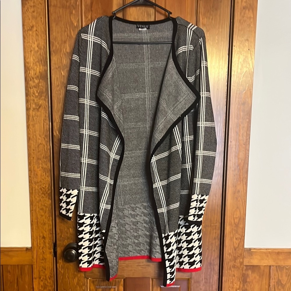 VENUS Black and White Cardigan Sweater with Geometric Patterns
